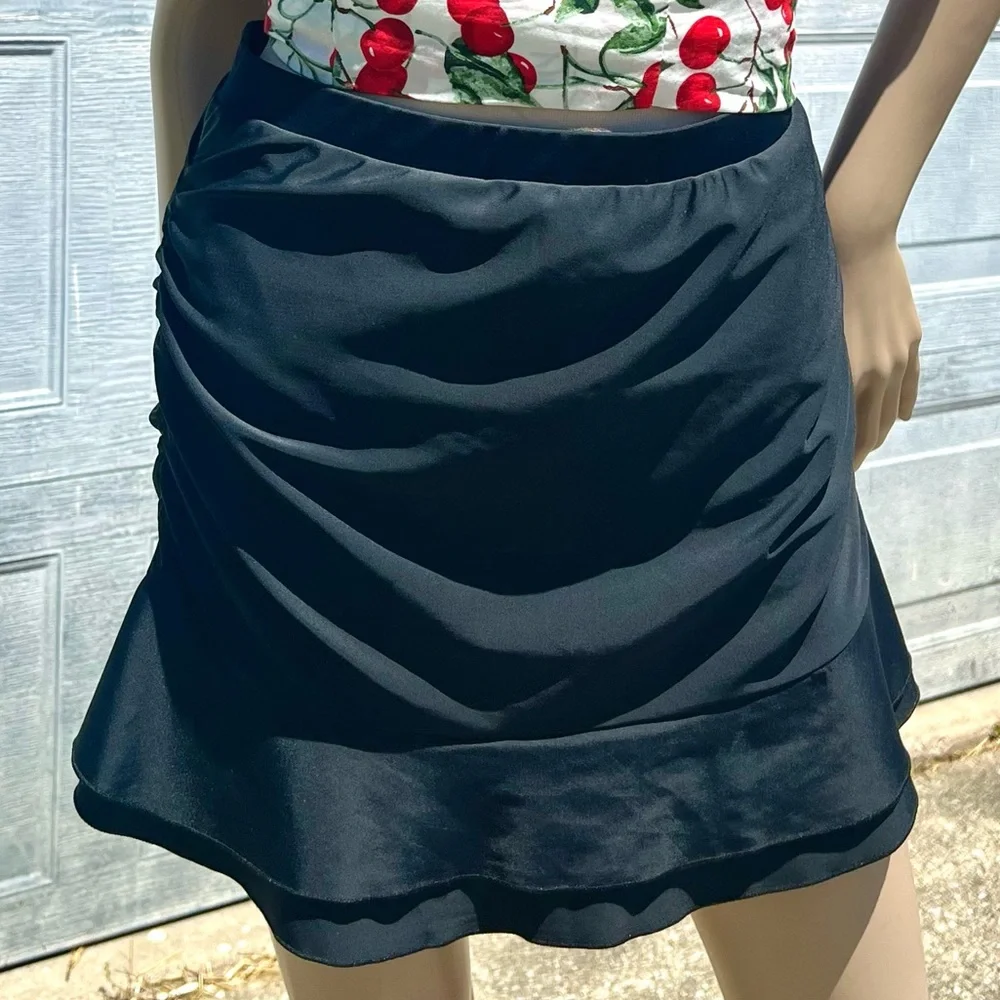 - Tulip Hem Ruched Side Swim Skirt SZ 16! LIKE NEW!